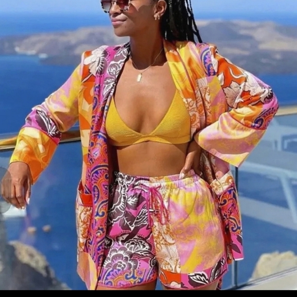 Bloggers fav sold our floral print jacket co ord set